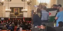 Italia. Irruzione al consiglio comunale: tensioni e urla in aula