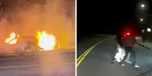 Incidente shock, auto prende fuoco: padre e figlio si lanciano nelle fiamme, video da brividi