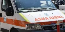 Italia, auto piomba su una coppia: investiti davanti a tutti. Sangue in strada