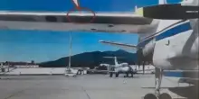 Aereo colpito da un drone durante il volo: “A bordo molti passeggeri”. Collisione shock
