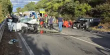 Italia, scontro frontale tra tre auto: dieci feriti, 12enne in fin di vita