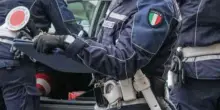 Inseguimento finisce in tragedia: muore un 18enne in fuga su un’auto rubata