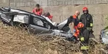 Schianto tremendo contro il muro, la morte arrivata in un attimo!