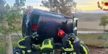 Auto si ribalta sulla provinciale: muore proprio lei, incinta di otto mesi
