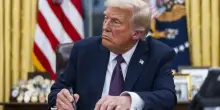 Trump rilancia la guerra commerciale: dazi al 100% sui farmaci, 50% sui mobili e 25% sui camion