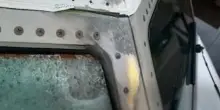 Panico in volo, parabrezza in frantumi: ferito un pilota del Boeing United Airlines