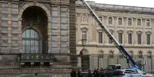 Colpo al Louvre, due fermi dopo il furto dei nove gioielli