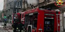 Appartamento in fiamme in pieno centro città, caos e paura: cosa succede