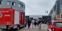 “Tutti fuori”. Malori a scuola, studenti in fuga: il terrore in un istante, poi la corsa in ambulanza