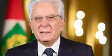 Mattarella e il lavoro in italia: “Squilibri nelle retribuzioni, salari troppo bassi e premi ai dirigenti”