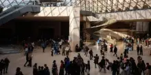 “Hanno rubato proprio quello!”. Furto clamoroso al Louvre, colpo da film: tutto bloccato, polizia sul posto