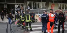 “C’è gas nell’aria”. Tutti in fuga dalla scuola, l’allarme all’improvviso: studenti in strada