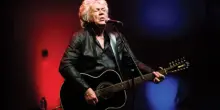 Addio a un mito della musica, la sua voce ha segnato un’epoca: il triste annuncio proprio ora