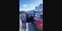 Incidente spaventoso in galleria, caos in autostrada: traffico paralizzato, code per chilometri