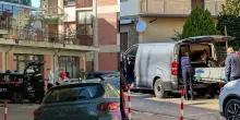 Italia. Appoggiata lì per pulire i vetri delle finestre, la morte atroce: trovata in una pozza di sangue