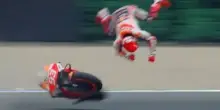 MotoGP, volo tremendo per Marc Marquez: scena atroce!