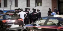 Violenza bestiale contro moglie e suocero: “Cosa ha usato per colpirli”. Follia