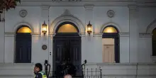 “Accoltellate fuori dalla sinagoga”. Persone a terra, piene di sangue: scena spaventosa, è panico