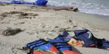 Strage in mare, 40 morti in un naufragio al largo della Tunisia: tra le vittime anche dei neonati