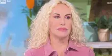 “Una grande perdita, era giovane”. Antonella Clerici si commuove in diretta: il triste annuncio