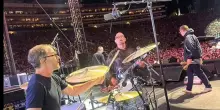 “Mi fermo, ho un tumore”. Choc nella musica, l’annuncio improvviso