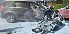 Italia, dramma sulla strada: scontro terribile tra due auto e una moto. Morte in un attimo