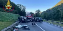 Schianto mostruoso all’alba: una vettura prende fuoco, ci sono vittime