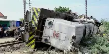 Tragedia ferroviaria: almeno 15 morti e decine di feriti