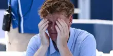 Jannik Sinner, ritiro amaro a Shanghai e sogni di numero 1 rimandati