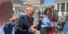 Il cardinale Zuppi ai giornalisti: “Buon primo maggio, preoccupiamoci delle morti sul lavoro” | VIDEO