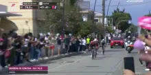Giro d’Italia 2025: Pedersen, una rosa tra i sassi