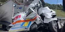 Incidente sull’A1: camion si scontra con auto, camper e ambulanza. Tre morti