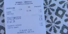 Scontrino shock in uno stabilimento di Ostia, 1 euro per ricaricare il cellulare: “Abbiamo toccato il fondo”