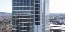 Intesa Sanpaolo va oltre le stime: i primi nove mesi del 2025 chiusi con utile a 7,6 miliardi