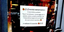 Roma, negoziante chiude per Halloween: “Impossibile gestire le scorribande dei vostri figli”